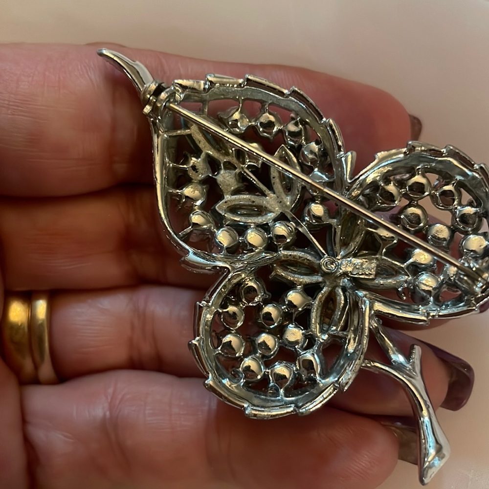 1950’s Vintage Coro Pegasus leaf with Turquoise and AB Rhinestones - Picture 5 of 5